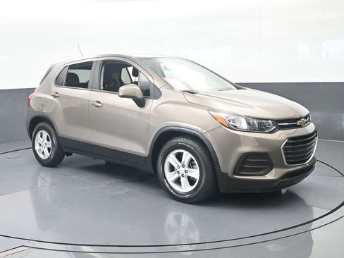 Used 2021 Chevrolet Trax LS w/ Tint and Cruise Package FWD image 8