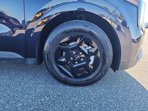 Used 2025 Kia Carnival image 5