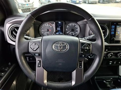 Used 2019 Toyota Tacoma TRD Sport image 19