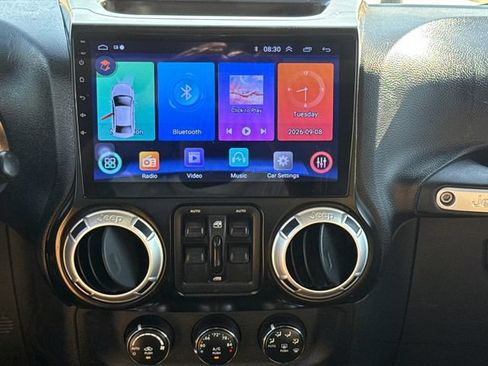 Used 2012 Jeep Wrangler Unlimited Rubicon w/ Dual Top Group AWD/4WD image 13