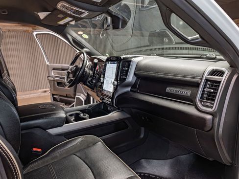 Used 2022 RAM 2500 Laramie w/ Night Edition image 15
