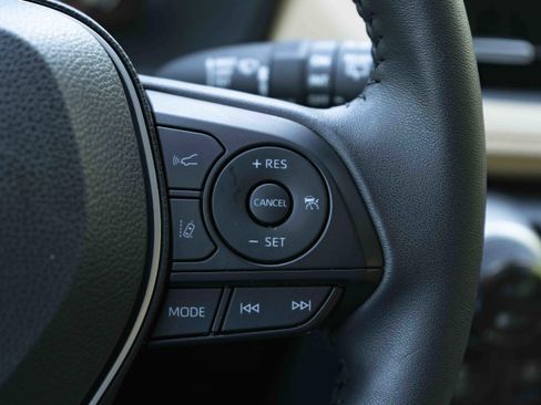 Used 2025 Toyota RAV4 Limited image 21