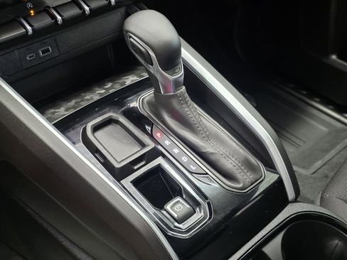 Used 2025 Chevrolet Colorado LT RWD image 18
