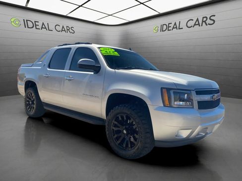 Used 2013 Chevrolet Avalanche LS AWD/4WD image 3