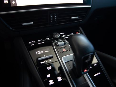 Used 2023 Porsche Cayenne AWD/4WD image 14