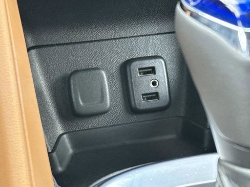 Used 2016 Chevrolet Volt Premier w/ Driver Confidence Package FWD image 17