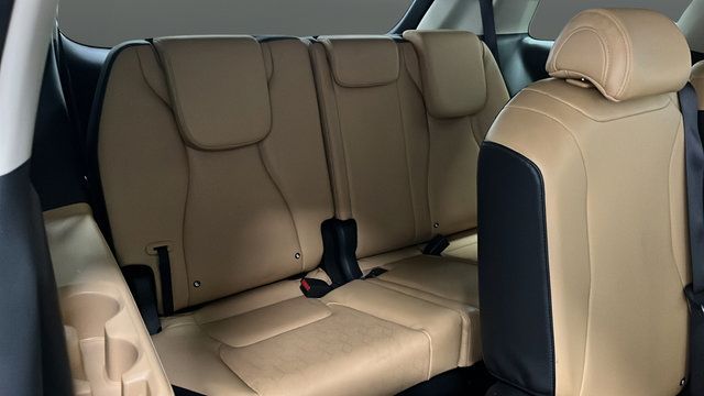 Used 2024 Kia Carnival LX FWD image 26