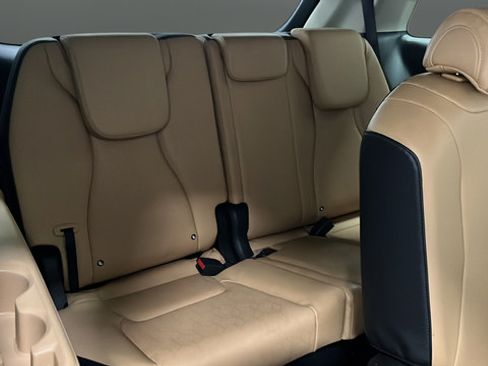 Used 2024 Kia Carnival LX FWD image 26