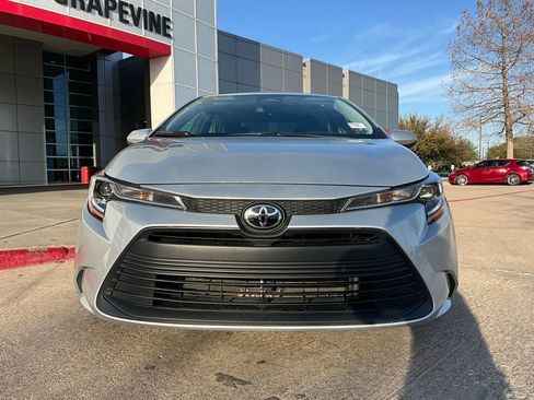 Used 2025 Toyota Corolla LE image 3