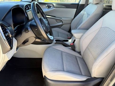 Used 2023 Kia Soul EX image 13