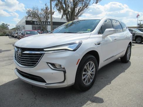 Certified 2023 Buick Enclave Essence image 3