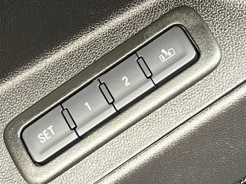 Used 2024 Chevrolet Equinox Premier AWD/4WD image 18