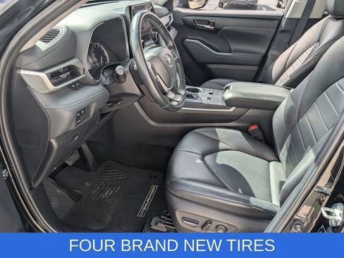 Used 2024 Toyota Highlander XLE image 8