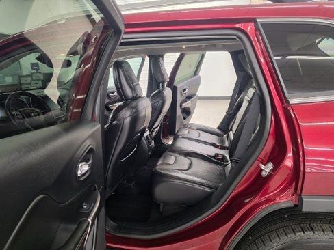 Used 2019 Jeep Cherokee Limited w/ Technology Group AWD/4WD image 37