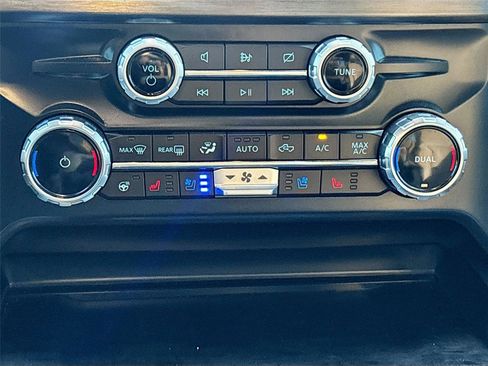 Used 2023 Ford F250 Lariat w/ Chrome Package image 17