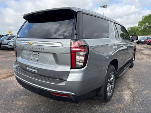 Used 2024 Chevrolet Suburban LT w/ Luxury Package image 4
