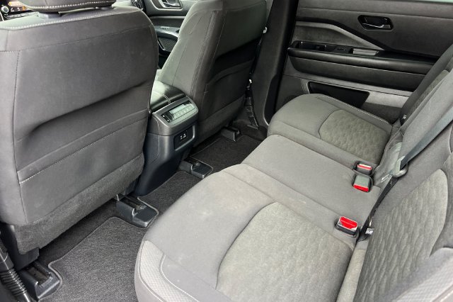 Used 2024 Nissan Pathfinder SV FWD image 15