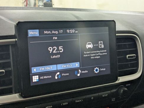Used 2023 Hyundai Venue SEL FWD image 17