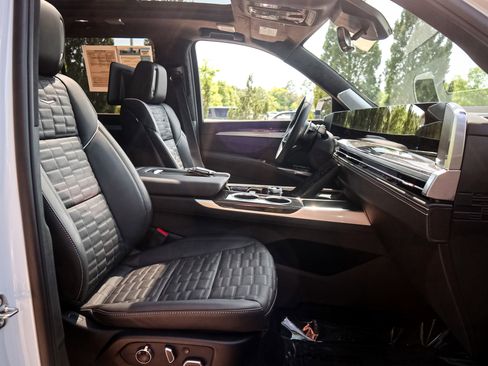 Used 2026 Cadillac Escalade V image 35