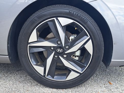 Used 2023 Hyundai Elantra SEL w/ Convenience Package image 4