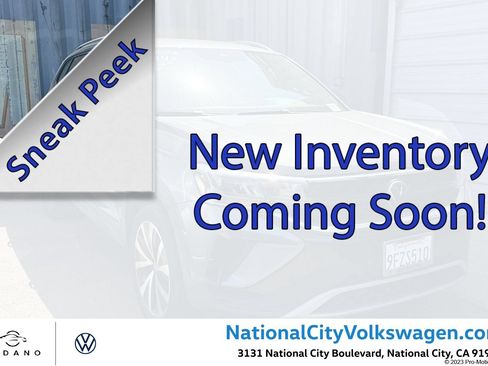 Used 2023 Volkswagen Taos SE FWD image 1