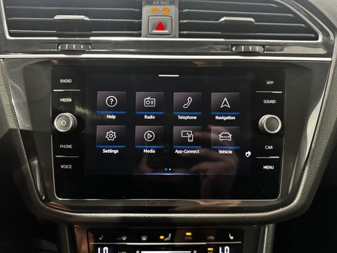 Used 2024 Volkswagen Tiguan SE FWD image 29