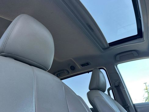 Used 2014 Toyota Sienna XLE FWD image 18