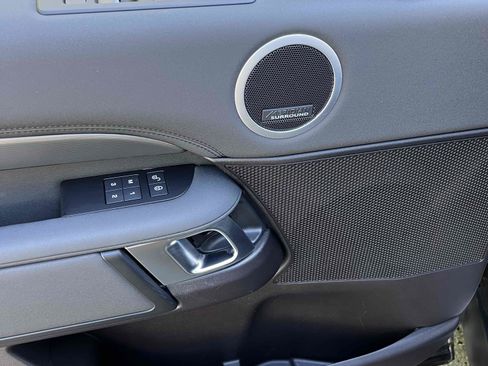 Used 2018 Land Rover Discovery HSE AWD/4WD image 35