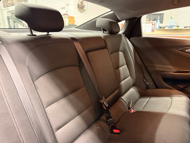 Used 2017 Chevrolet Malibu LT FWD image 25