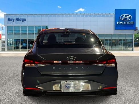 Used 2023 Hyundai Elantra SE image 5