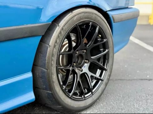 Used 1995 BMW M3 Coupe RWD image 6