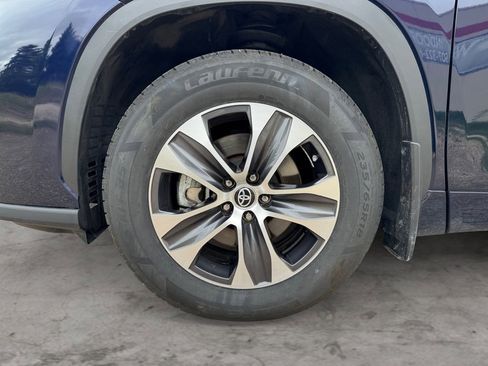 Used 2023 Toyota Highlander XLE AWD/4WD image 9