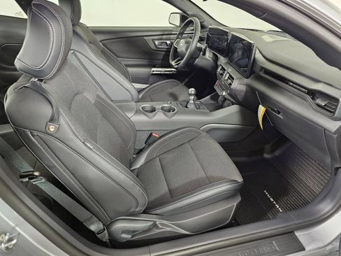 Used 2025 Ford Mustang GT RWD image 12