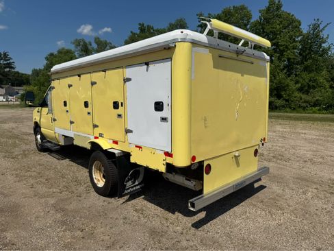 Used 2018 Ford E-450 and Econoline 450 Super Duty w/ Power Windows & Locks Group image 5