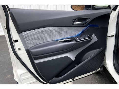 Used 2019 Toyota C-HR XLE image 18
