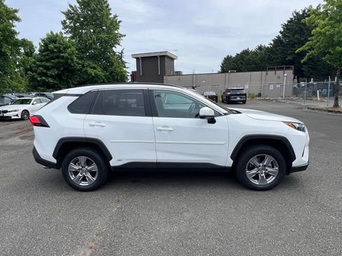 Used 2023 Toyota RAV4 LE AWD/4WD image 6