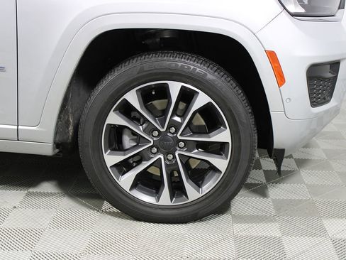 Used 2022 Jeep Grand Cherokee Overland w/ Luxury Tech Group IV image 26