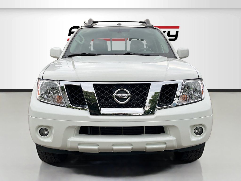 Used 2020 Nissan Frontier PRO-4X AWD/4WD image 2