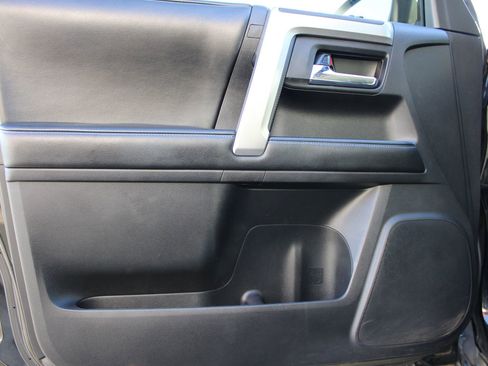 Used 2014 Toyota 4Runner SR5 Premium image 4