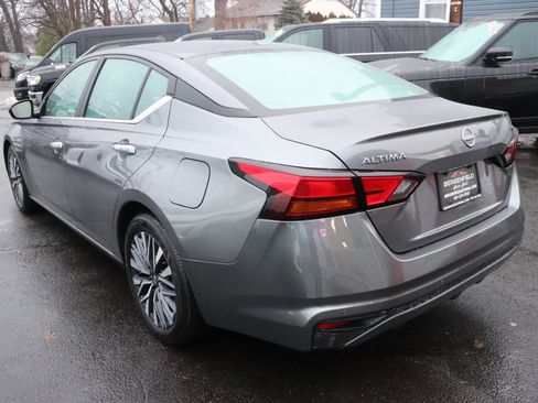 Used 2024 Nissan Altima 2.5 SV image 3