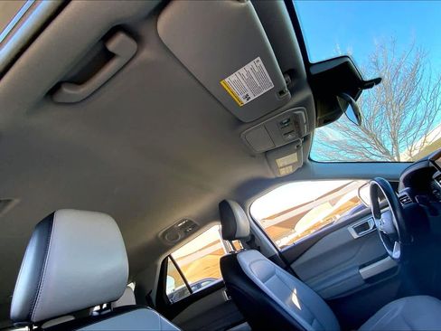 Used 2021 Ford Explorer XLT w/ Equipment Group 202A RWD image 14