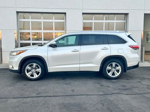 Used 2014 Toyota Highlander Limited w/ Driver Technology Package image 3