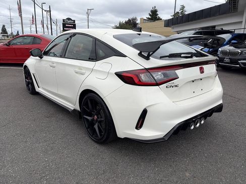 Used 2024 Honda Civic Type R image 3