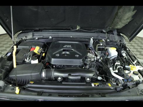 Used 2022 Jeep Wrangler Unlimited Sahara AWD/4WD image 16