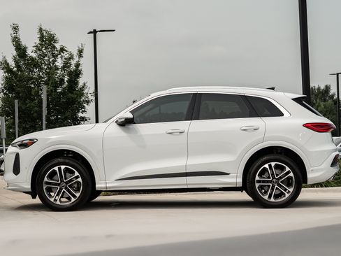 Certified 2025 Audi Q5 Premium AWD/4WD image 6