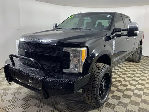 Used 2017 Ford F250 XLT w/ XLT Premium Package AWD/4WD image 7