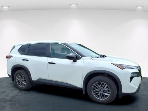 Used 2024 Nissan Rogue S FWD image 7