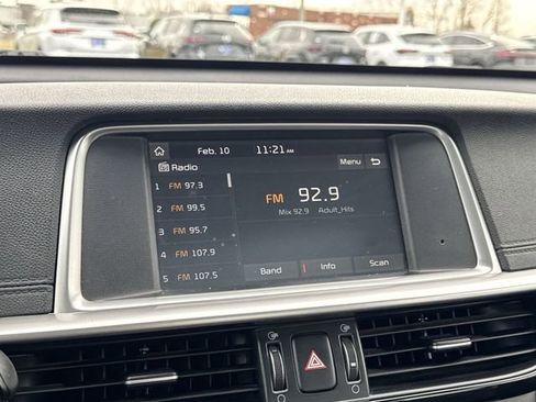 Used 2020 Kia Optima SE image 18