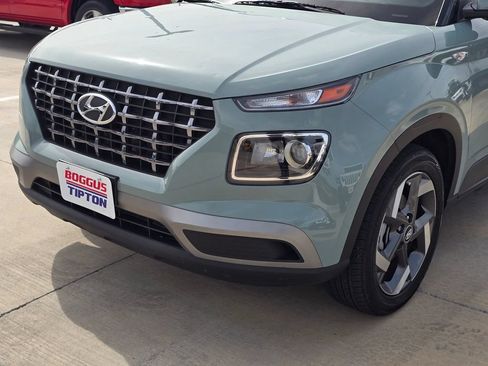 Used 2025 Hyundai Venue SEL FWD image 8