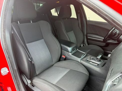 Used 2022 Dodge Charger R/T RWD image 4